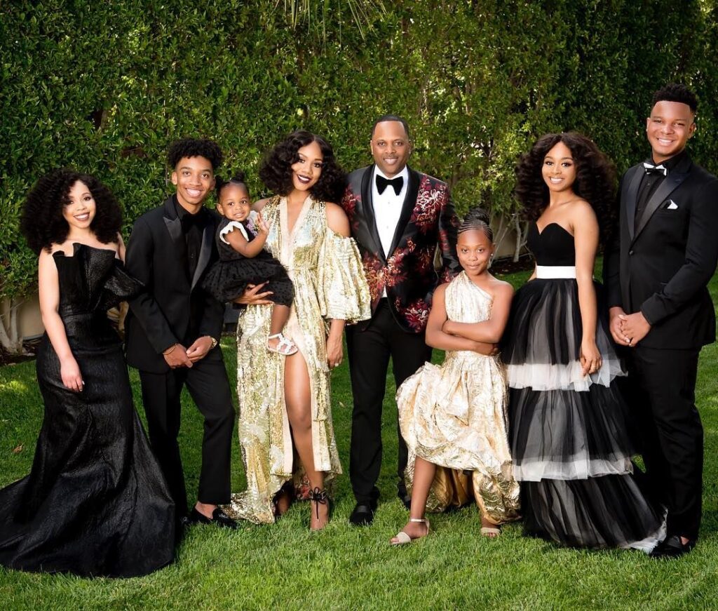 Sarah Jakes Roberts Relationships and Family