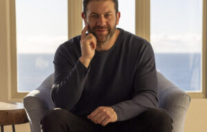 Lee Asher Biography, Age, Height, Married, Wife, Net Worth Everything