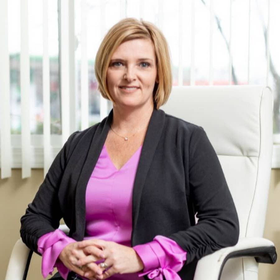 Dr Trish Leigh Early Life