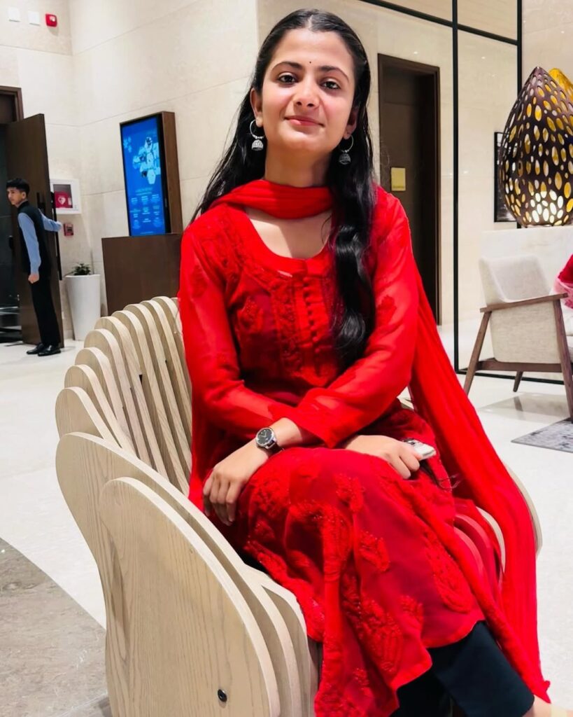 IAS Divya Tanwar Height and Weight