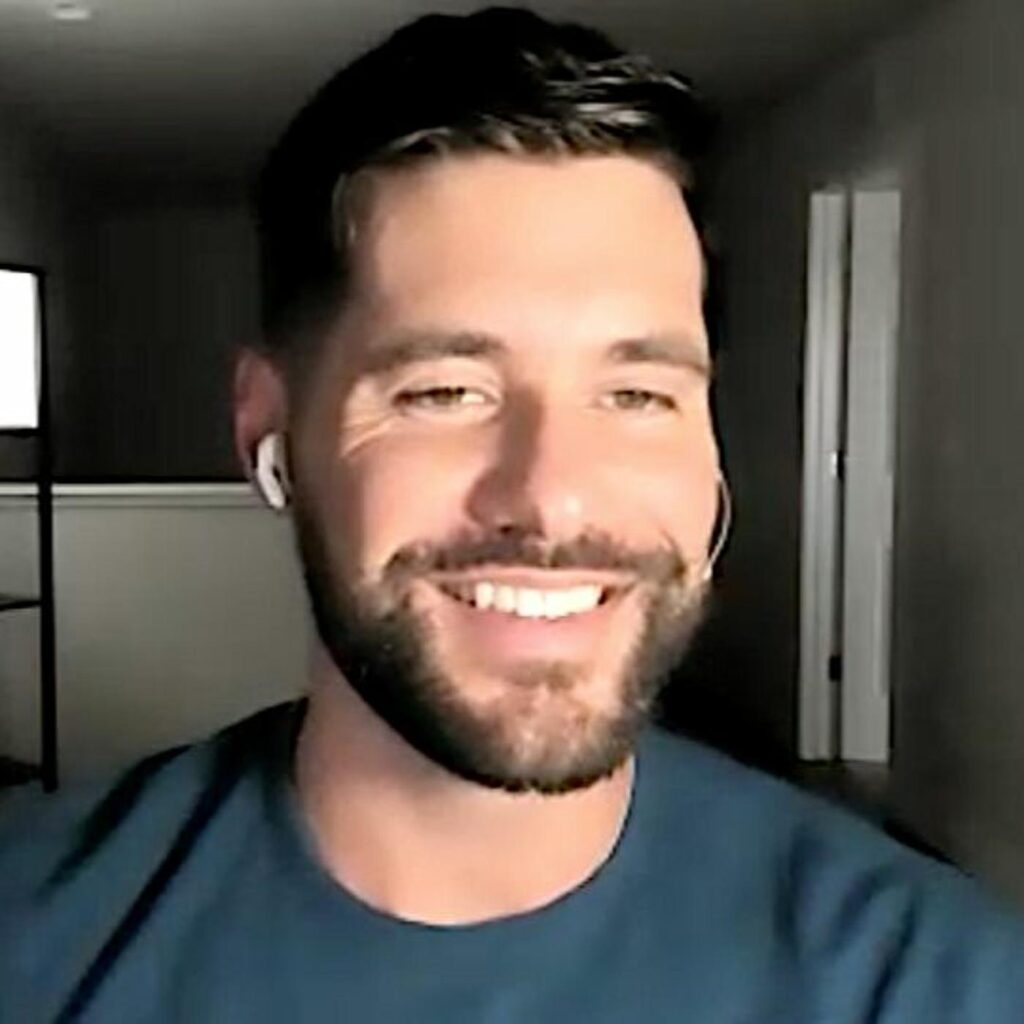 Aaron Abke Social Media