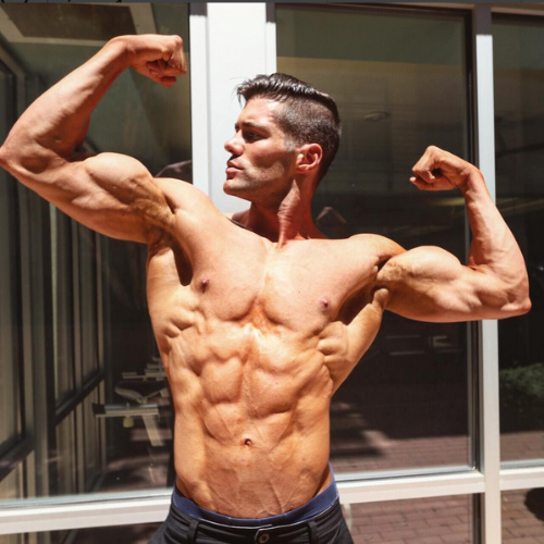 Aaron Abke Height & Weight