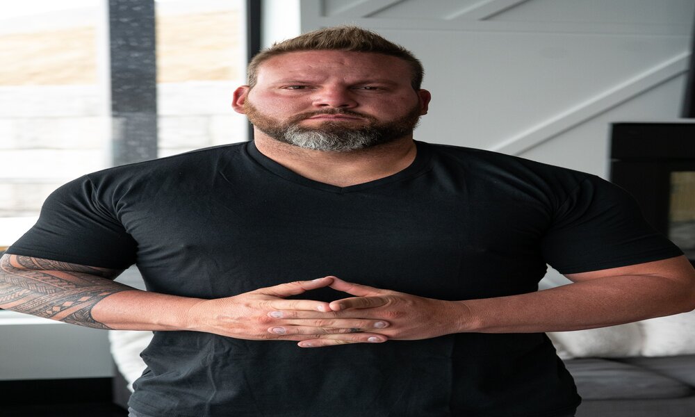https://www.biographygen.com/wp-content/uploads/2024/08/KEATON_HEADSHOT-6-1.jpg