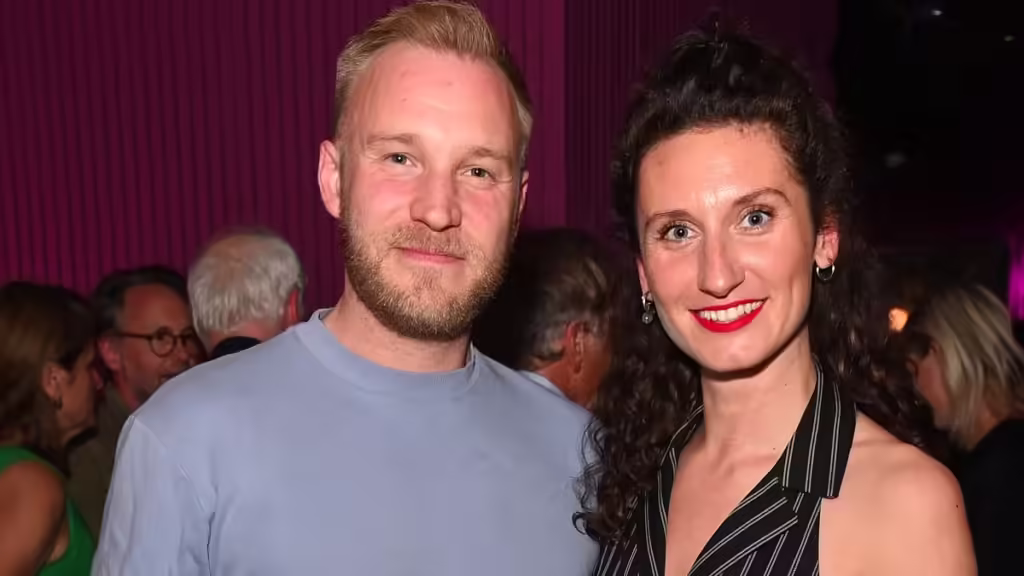 Bessie Carter Boyfriend Sam Phillips