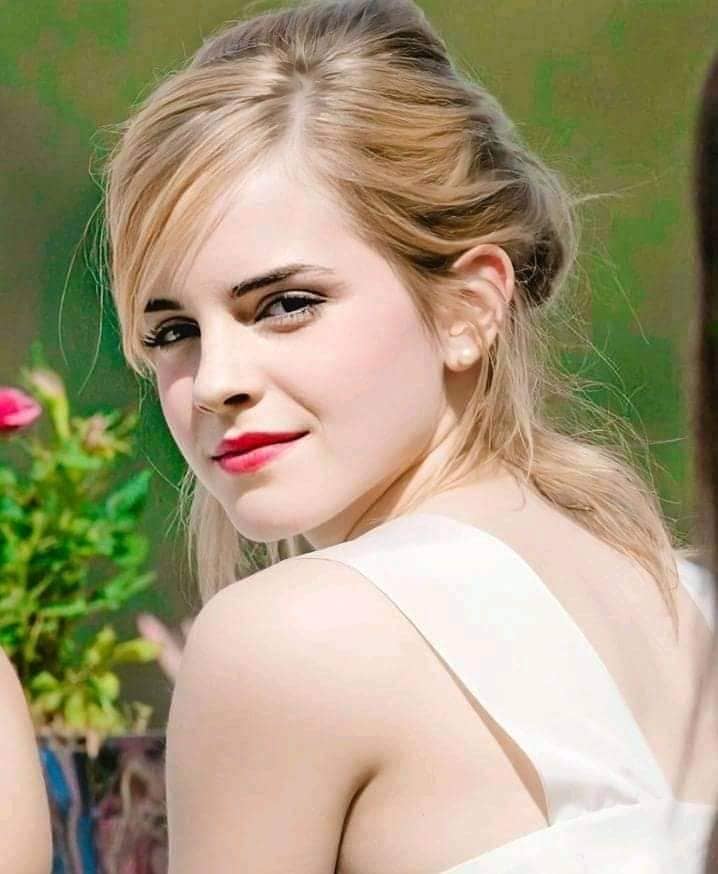 Emma Watson Biography, Height, Age, Family, Boyfriend, Net Worth and Career
