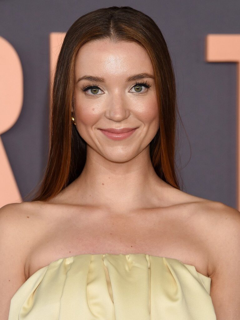 Nicole Brydon Bloom Height & Weight