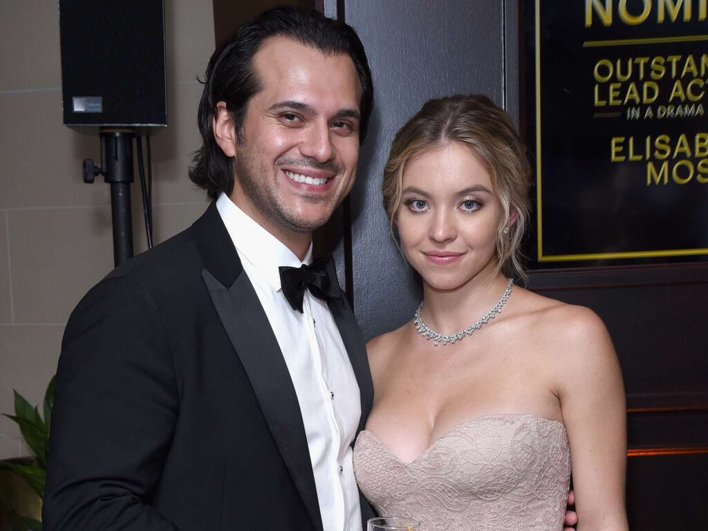Sydney Sweeney Net Worth, Husband, Wiki, Age, Height, Parents, Movies and Career The “Euphoria” star is engaged to Jonathan Davino. Recently, she was seen in Los Angeles wearing a sparkly engagement ring.