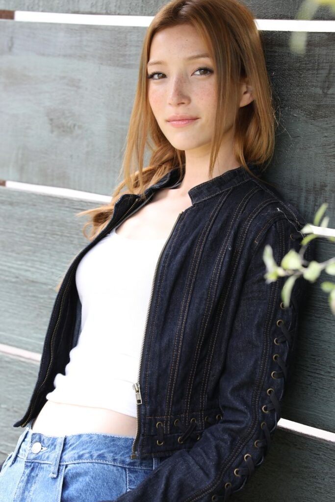 Saylor Bell Curda Biography