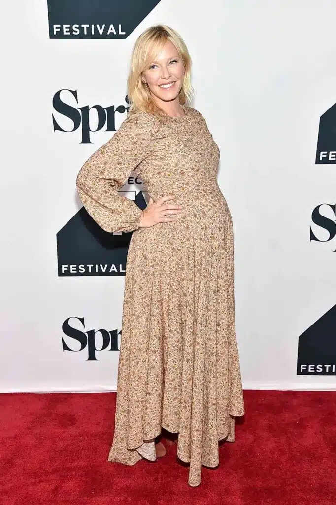 Kelli Giddish Wiki, Height, Age, Family, Boyfriend, Net Worth and Career Kelli Giddish Husband