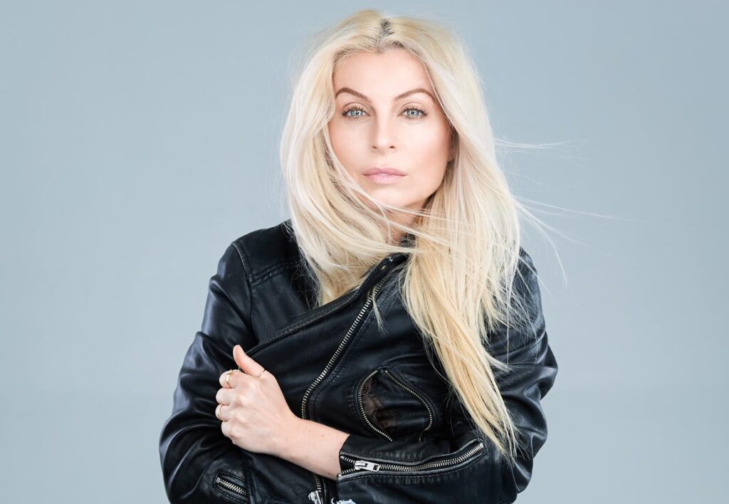 Evy Poumpouras Wikipedia/Biography