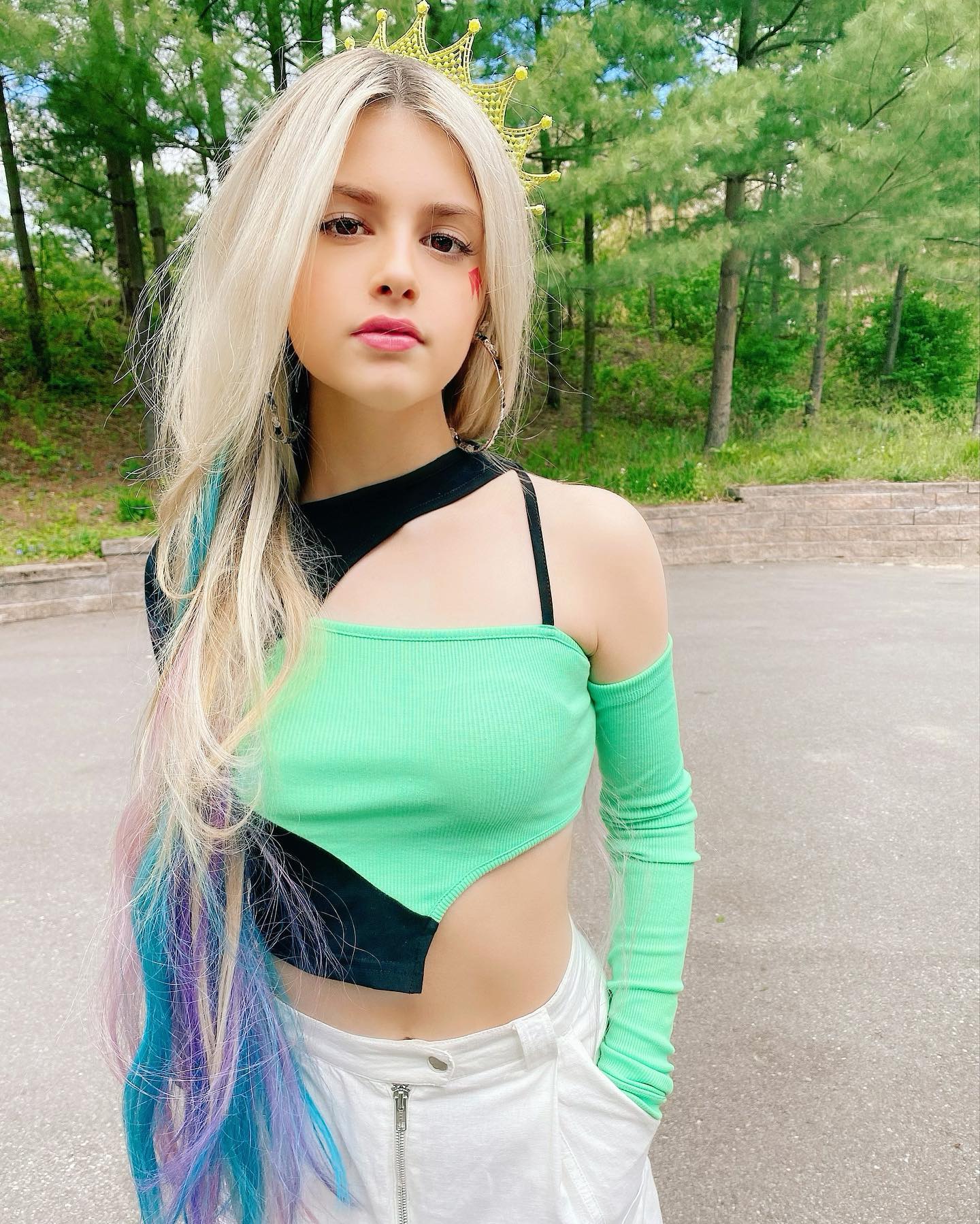 KG Crown Wiki, Height, Age, Family, Boyfriend, Net Worth and Career
