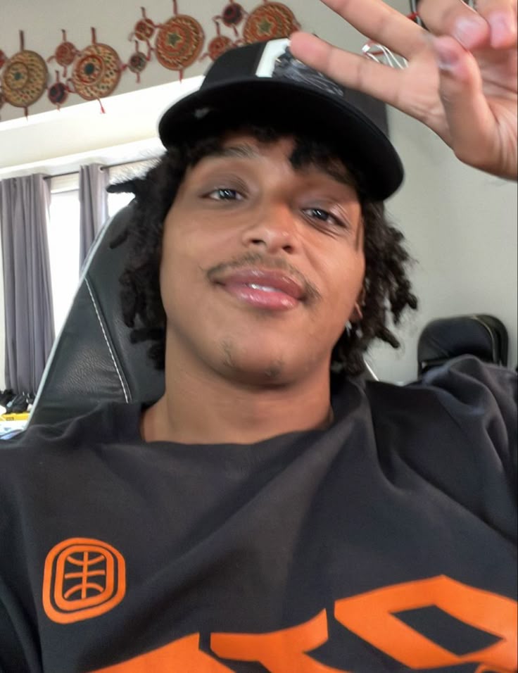 Din Muktar Net Worth $2 Million
