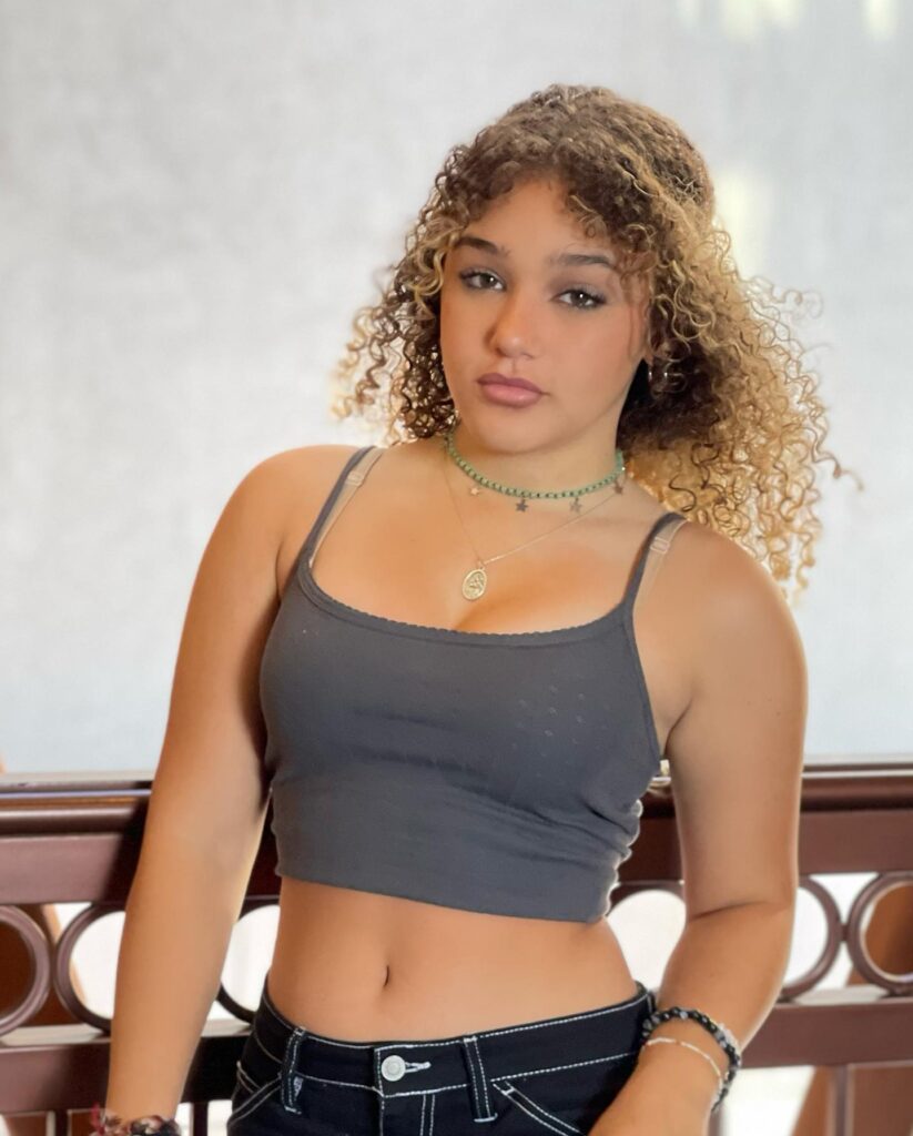 Corinne Joy Height and Weight