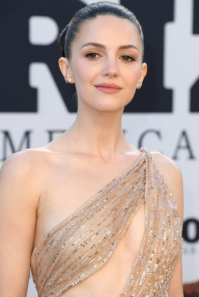 Ella Hunt Wikipedia/Biography