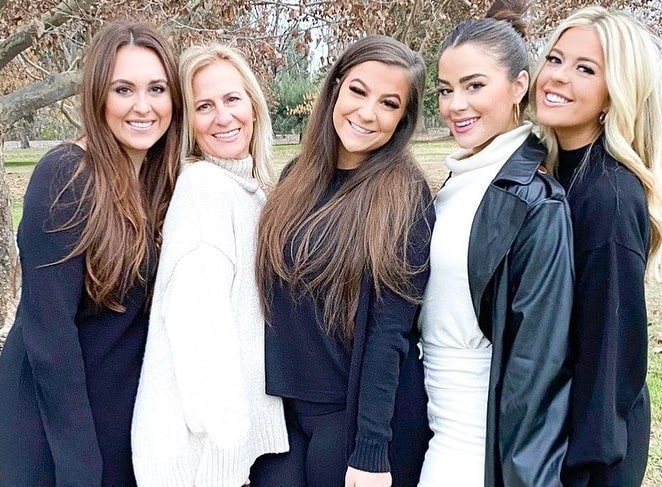 Tessa Brooks Mother and Sisters
