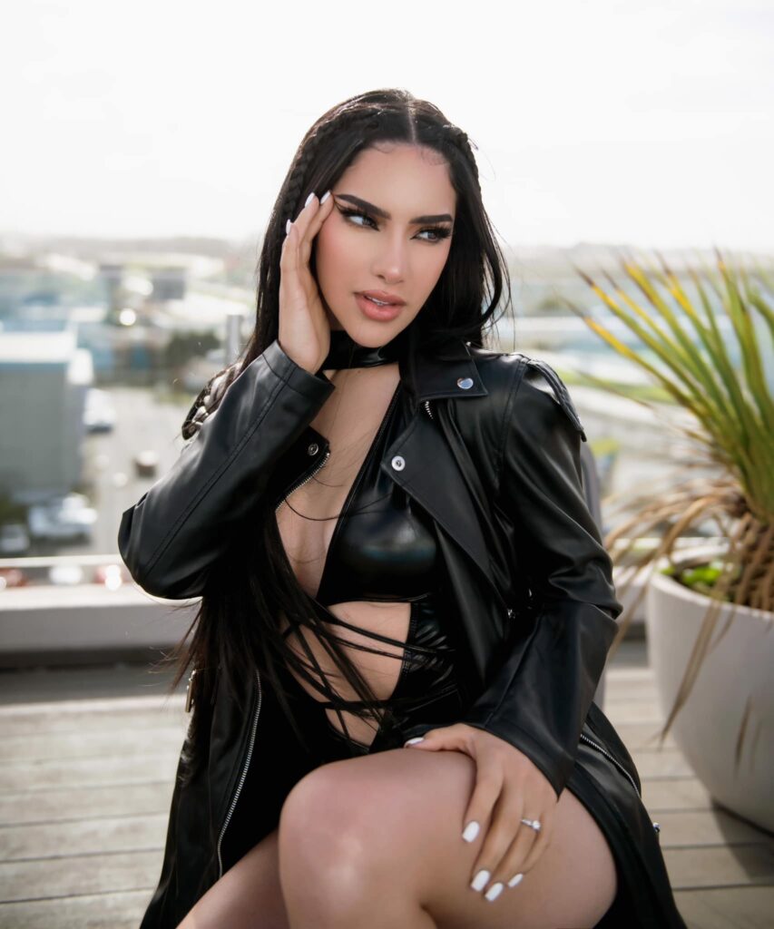 Kimberly Loaiza Height and Weight