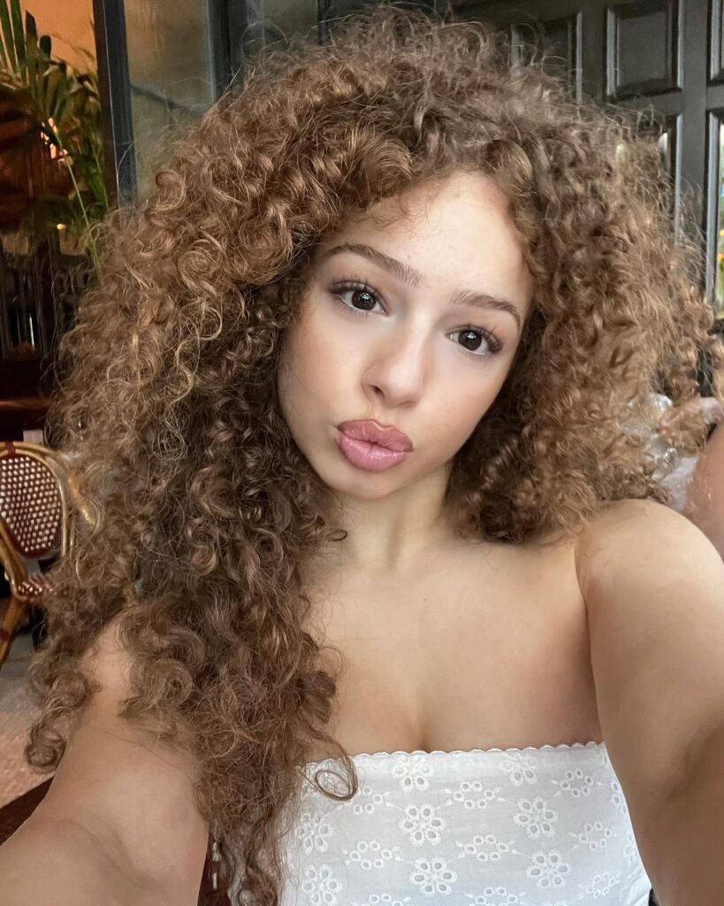 Eliana Kalogeras Hair and Haircut Style