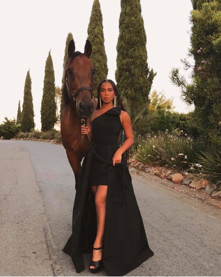 Asia Monet Ray stands at 5 feet 6 inches and weight132 pounds (approximately 60 kg).