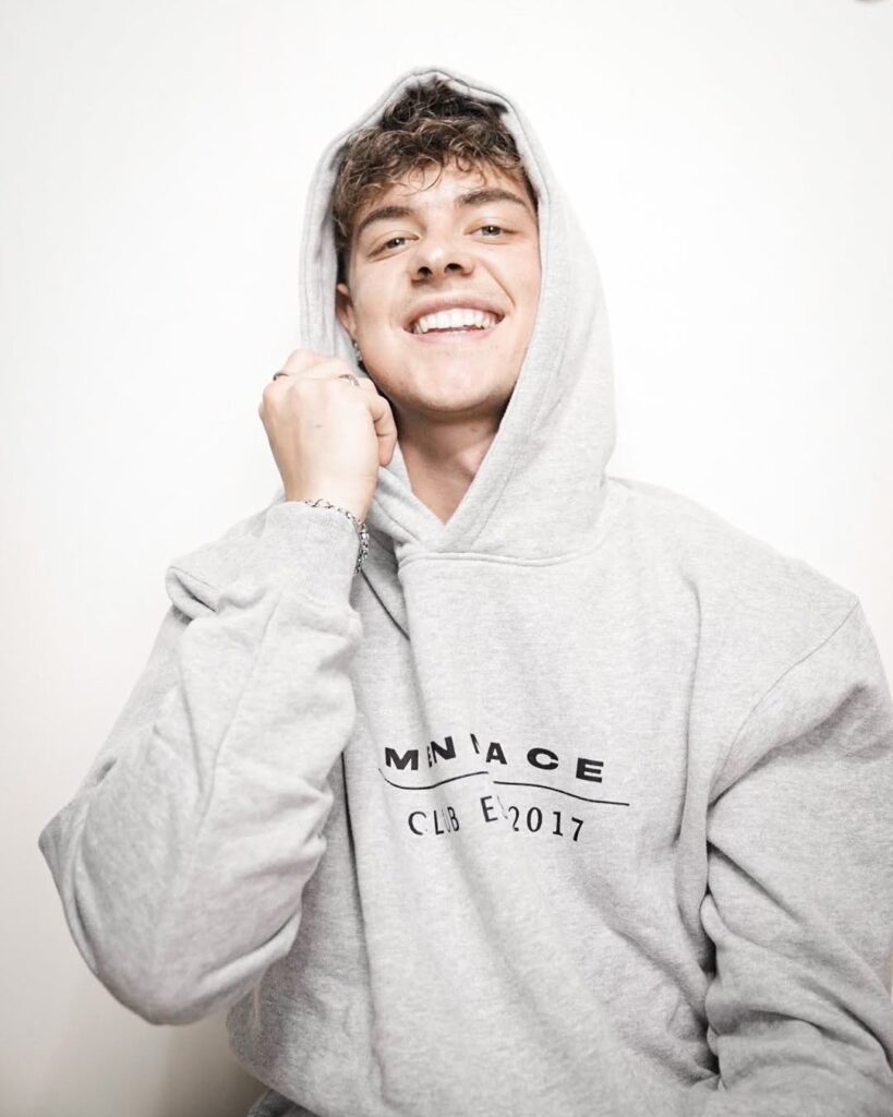 Jonas Ems stands at 6 feet 2 inches (188 cm) and weighs around 163 pounds (74 kg). 