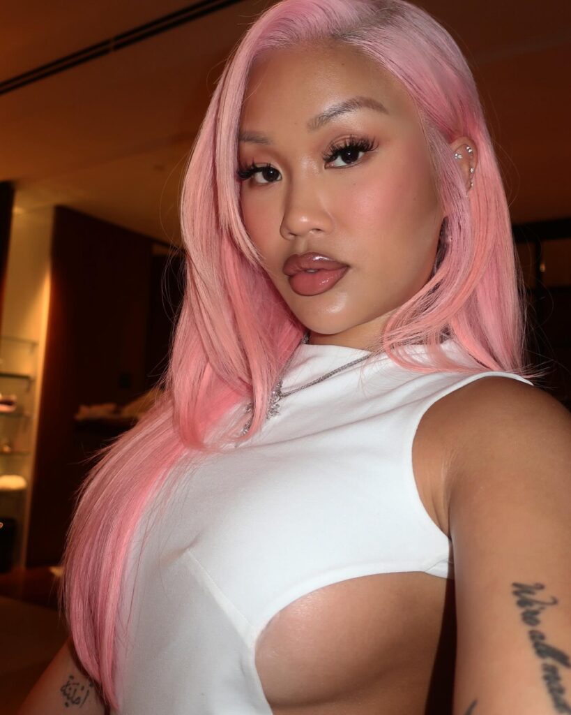 Lauren Luo on forums like Lipstick Alley.