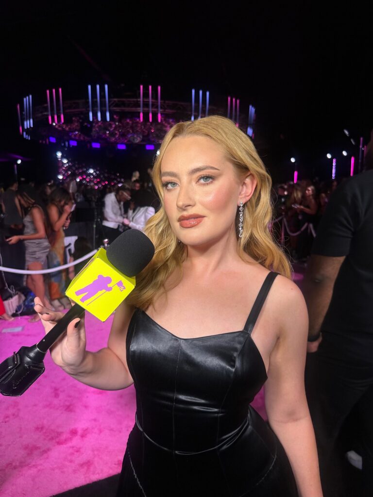 Amelia Dimoldenberg Net Worth, Wiki, Height, Age, Family, Husband and Career Dimoldenberg unique interviewing style has made her a sought-after presenter for major events.