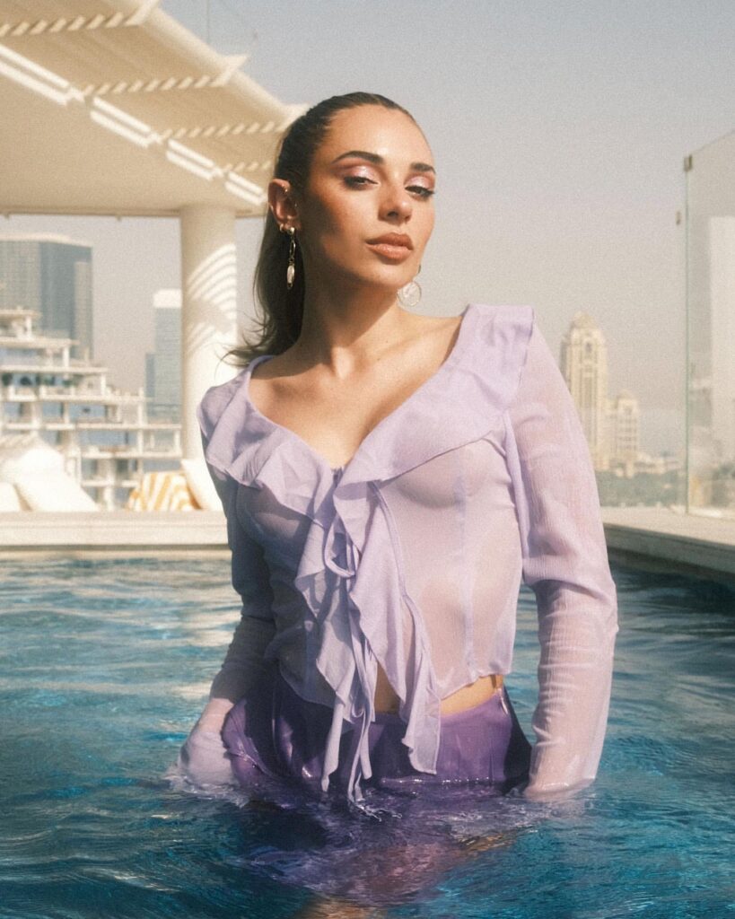 Georgia Hassarati Net Worth, Wiki, Height, Age, Family, Husband and Career She is of mixed heritage, with a Lebanese father and an Australian mother, Suzanne Louise.