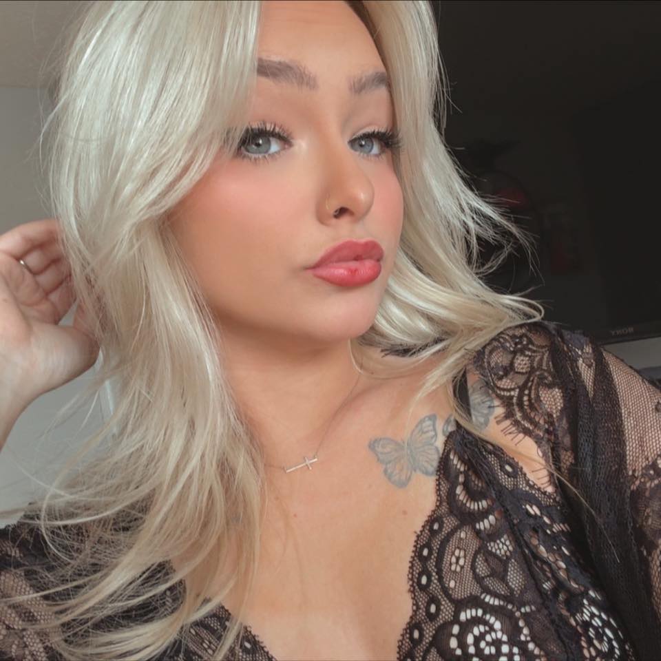 Zoe was in high-profile relationships personalities Zephan Clark and Cody Orlove. 