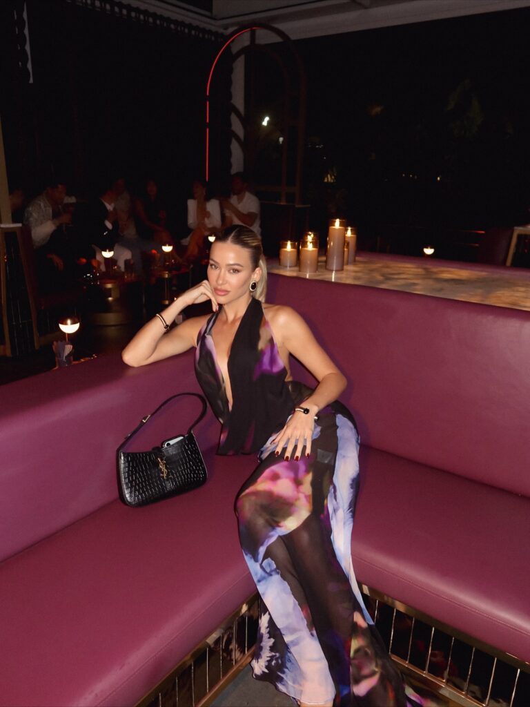 Cindy Prado height is approximately 5 feet 7 inches (170 cm).