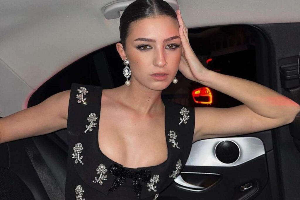 Issey Moloney Net Worth, Wiki, Height, Age, Family, Boyfriend and Career She often posts photos in stylish bikinis and trendy outfits.