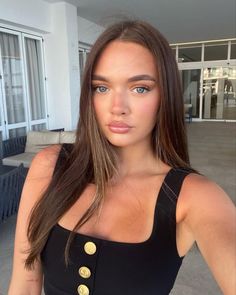 Phoebe Tomlinson Net Worth $2 Million