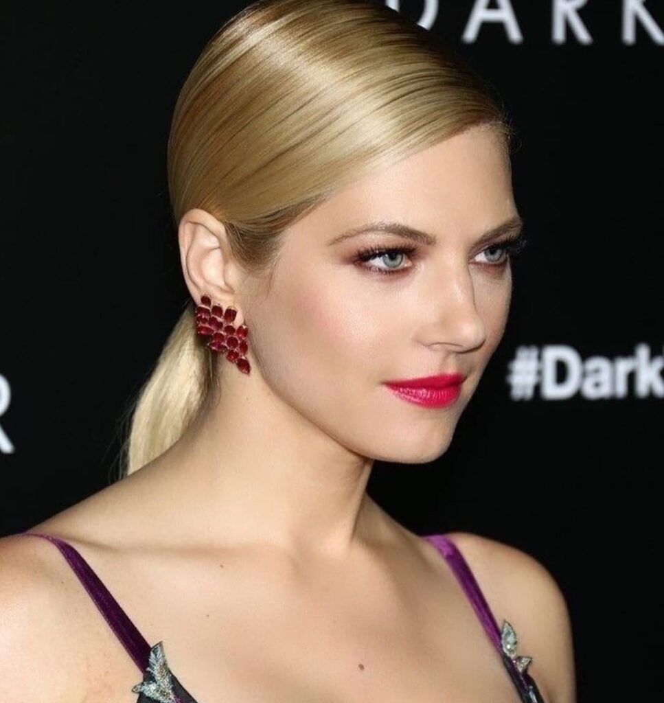 Katheryn Winnick Net Worth, Wiki, Height, Age, Family, Boyfriend and Career Katheryn Winnick has done very well as an actress in her career.