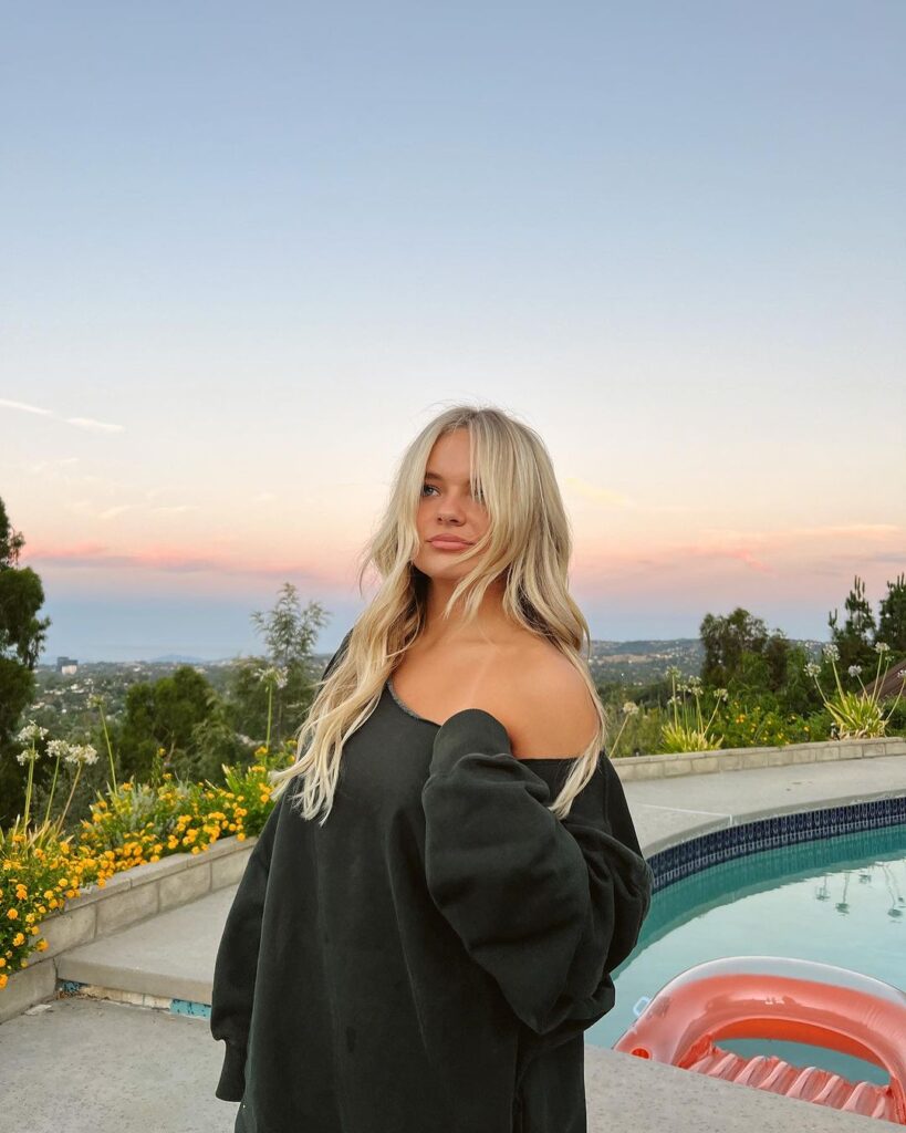 Pressley Hosbach Net Worth, Wiki, Height, Age, Family, Boyfriend and Career Pressley Hosbach is a well-known person on Instagram.