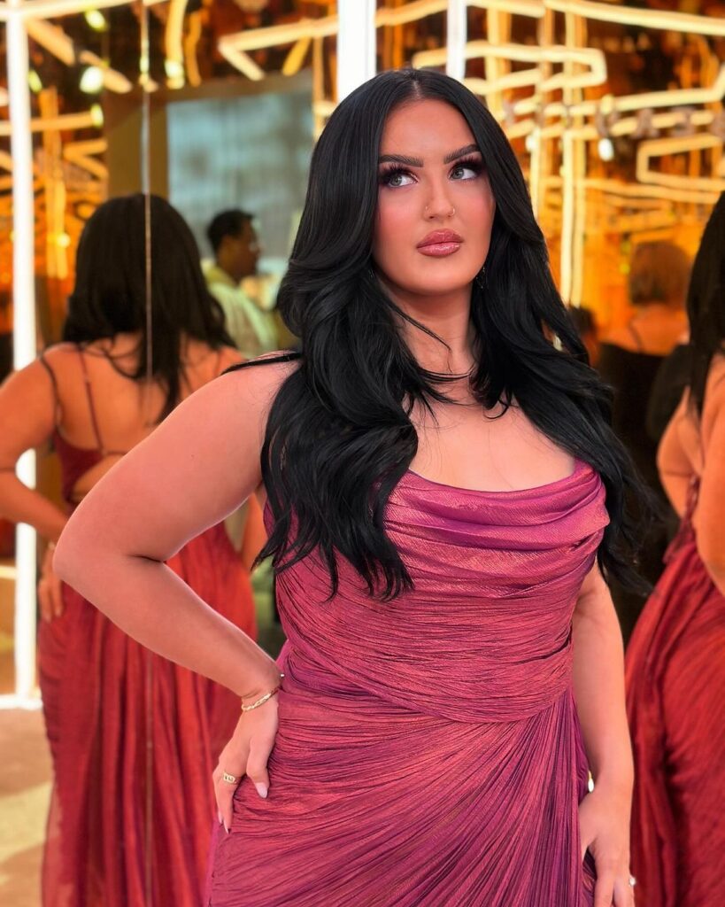 Mikayla Nogueira Net Worth, Wiki, Height, Age, Family, Husband and Career Mikayla Nogueira is 5 feet 5 inches tall and weighs about 75 kg.