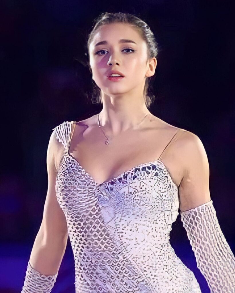 Kamila Valieva Net Worth, Wiki, Height, Age, Family, Boyfriend and Career Kamila Valieva 5 feet 3 inches tall and weighs around 45 kg.