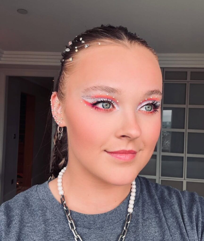 JoJo Siwa Net Worth, Wiki, Height, Age, Family, Boyfriend and Career JoJo Siwa Net Worth $20 Million