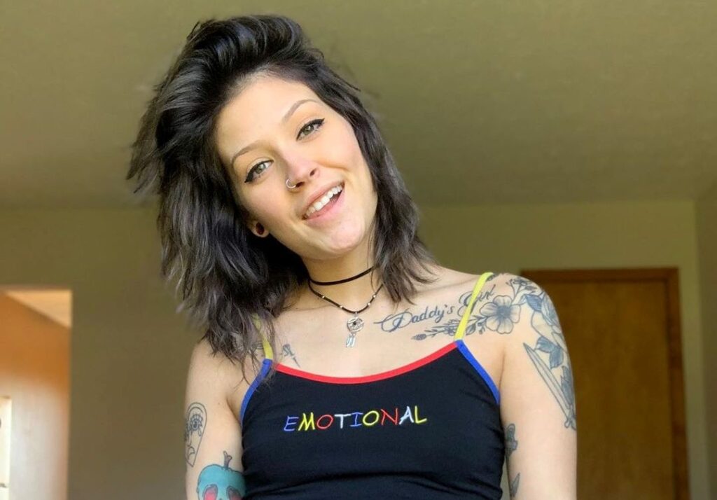 HawkHatesYou Net Worth, Wiki, Height, Age, Family, Boyfriend and Career HawkHatesYou Personal Life