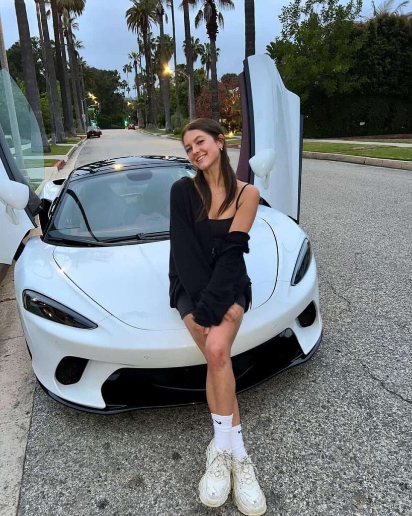 Taraswrld Net Worth, Wiki, Height, Age, Family, Boyfriend and Career Taraswrld became well-known as a TikTok user.