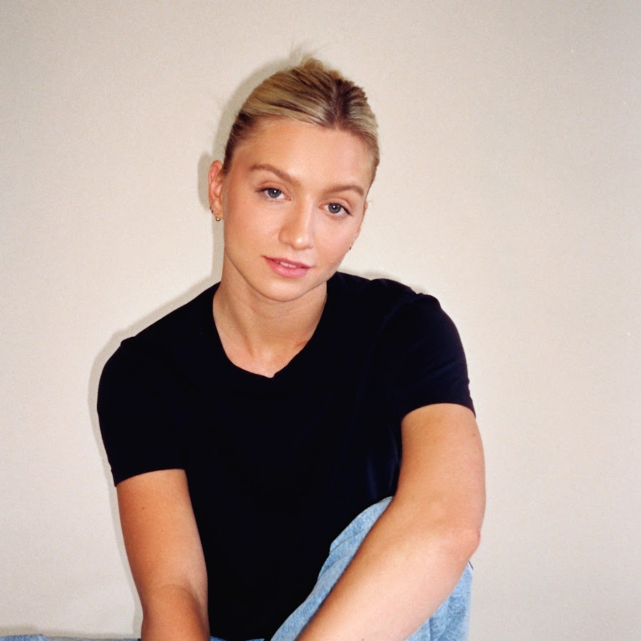 Anna Sitar Net Worth, Wiki, Height, Age, Family, Boyfriend and Career Anna Sitar Net Worth $1.5 Million