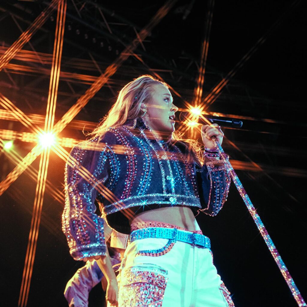 JoJo Siwa Net Worth, Wiki, Height, Age, Family, Boyfriend and Career In 2016, JoJo released her first song, “Boomerang,” which talked about the issues of cyberbullying and being strong.