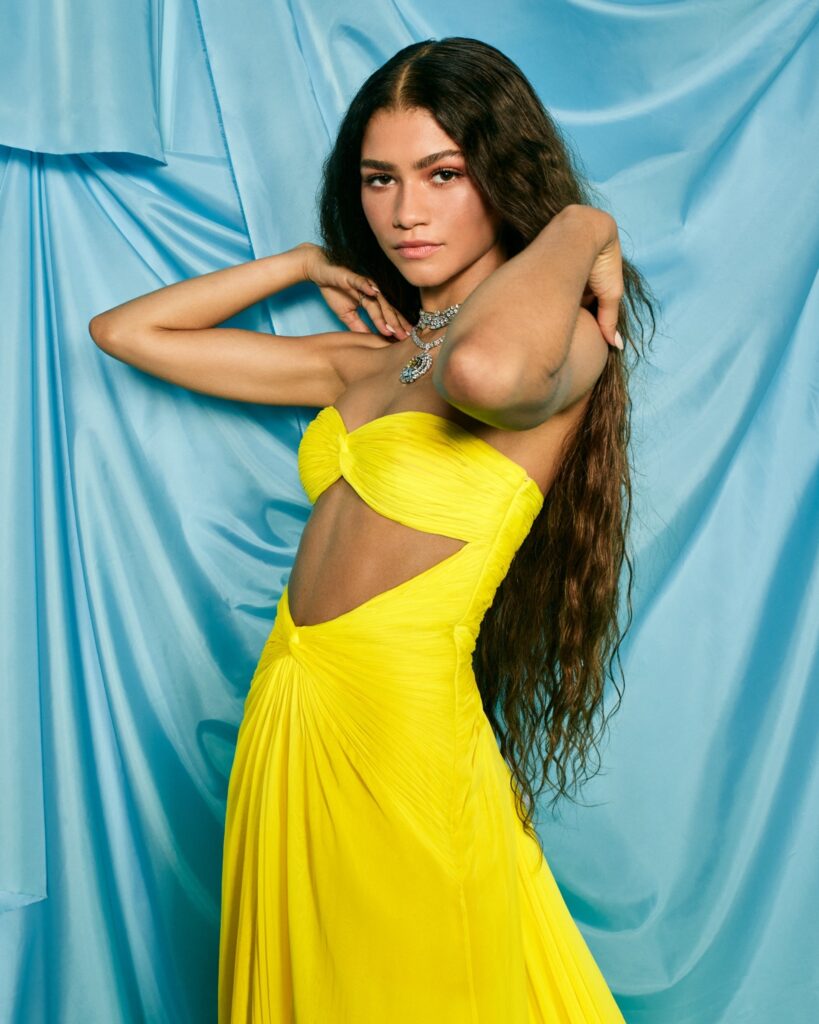 Zendaya Net Worth, Wiki, Height, Age, Family, Boyfriend and Career Zendaya is about 5 feet 10 inches tall and weighs about 59 kg.