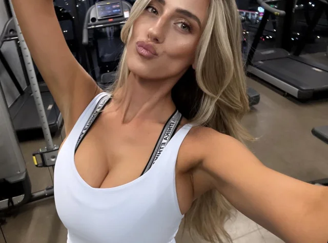 Madeline Hope Net Worth, Wiki, Height, Age, Family, Boyfriend and Career On Instagram, under the handle @hadelinemope.