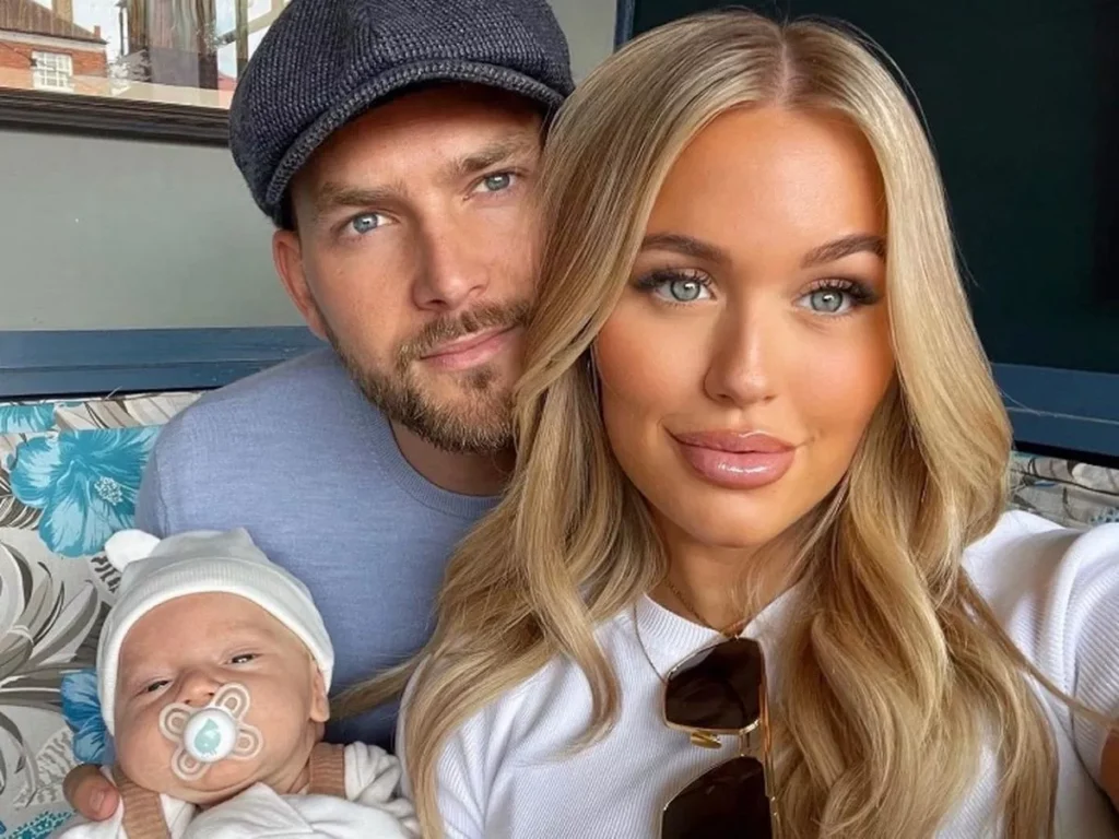 Lottie Tomlinson Net Worth, Wiki, Height, Age, Family, Boyfriend and Career Lottie Tomlinson is not married. She is dating Lewis Burton.