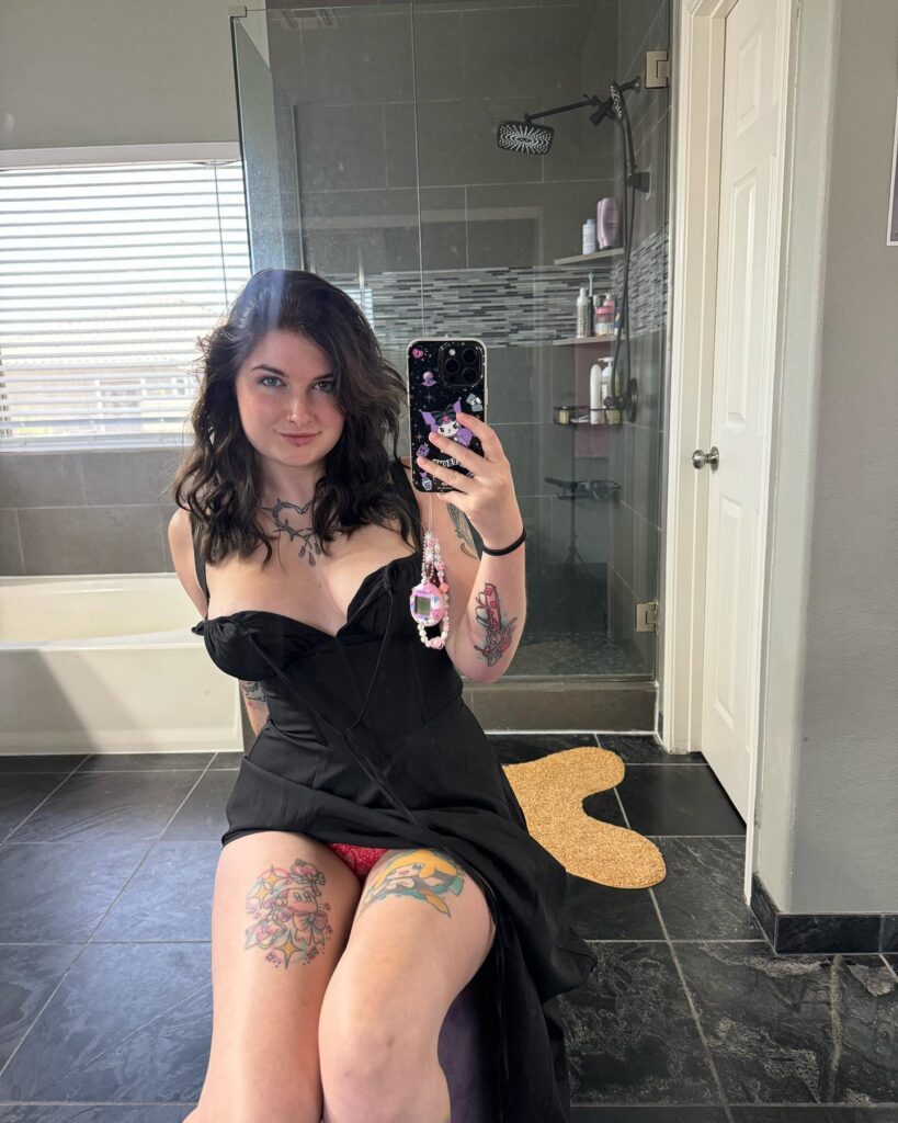 Eliana Rose Net Worth, Wiki, Height, Age, Family, Boyfriend and Career Eliana Rose body measures around 34-25-35 inches. She is about 5 feet 4 inches tall and weighs around 54 kg.