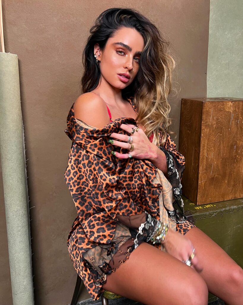 Sommer Ray Net Worth, Wiki, Height, Age, Family, Boyfriend and Career Sommer Ray began her work life by putting her workout videos on the social media site Instagram.