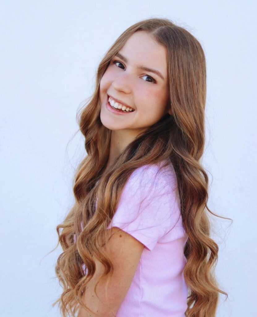 Anna McNulty Net Worth, Wiki, Height, Age, Family, Boyfriend and Career McNulty's career really took off around 2015-2016 when she started posting videos of her flexibility on Instagram.