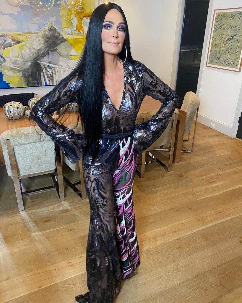 Molly Sims Net Worth, Wiki, Height, Age, Family, Husband and Career Molly Sims is 5 feet 9 inches tall, is about 1.77 meters, and she weighs around 60 kg, or 132 pounds.