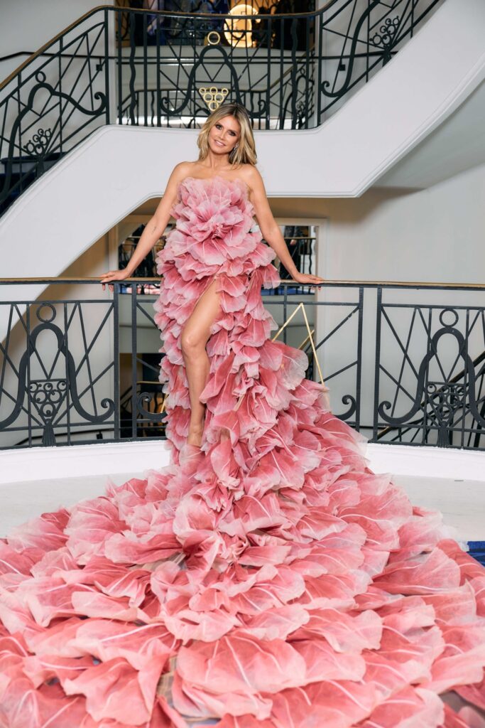 Heidi Klum Net Worth, Wiki, Height, Age, Family, Husband and Career Heidi Klum started her modeling career in Germany when she was 18, after she won a national model contest.