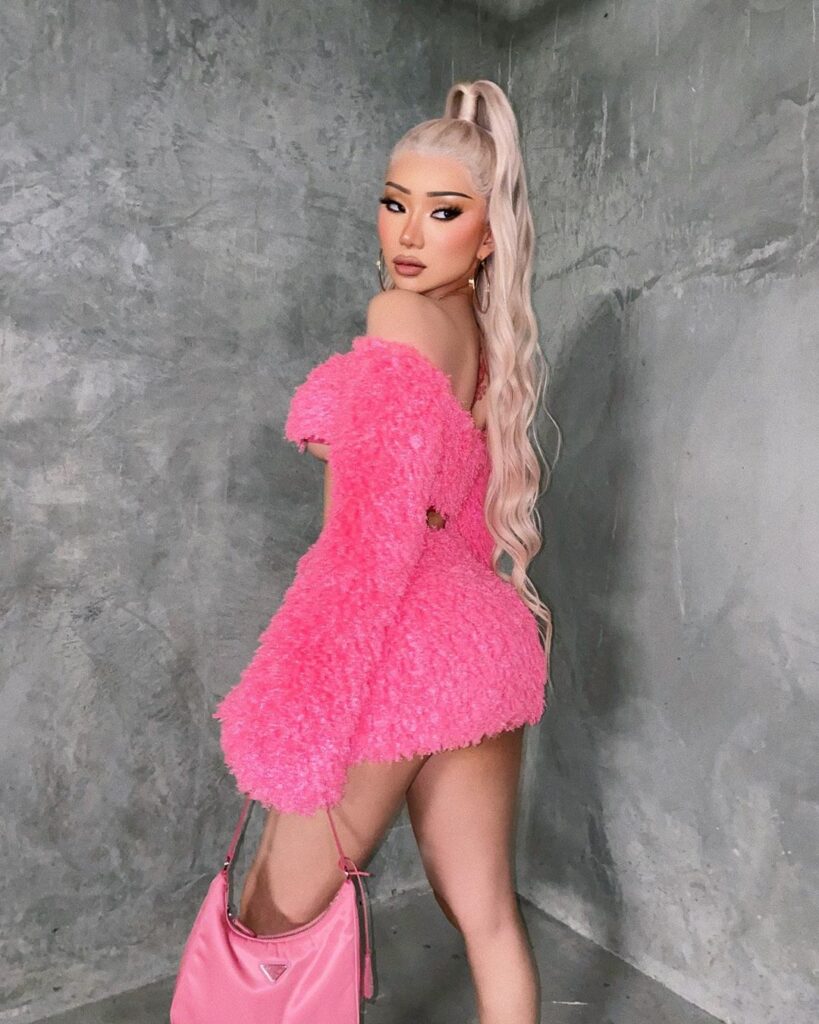 Nikita Dragun Net Worth, Wiki, Height, Age, Family, Boyfriend and Career Nikita Dragun body measures around 34-25-35 Inches. She is about 5 feet 8 inches tall and weighs around 55 kg.