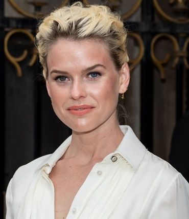 Top 10 Most Beautiful British Women