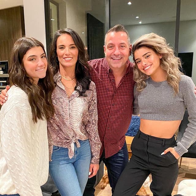 Charli D’Amelio Net Worth, Wiki, Height, Age, Family, Boyfriend and Career Charli D’Amelio’s father, Marc D’Amelio, is a businessman and mother, Heidi D’Amelio, is a famous photographer and model.